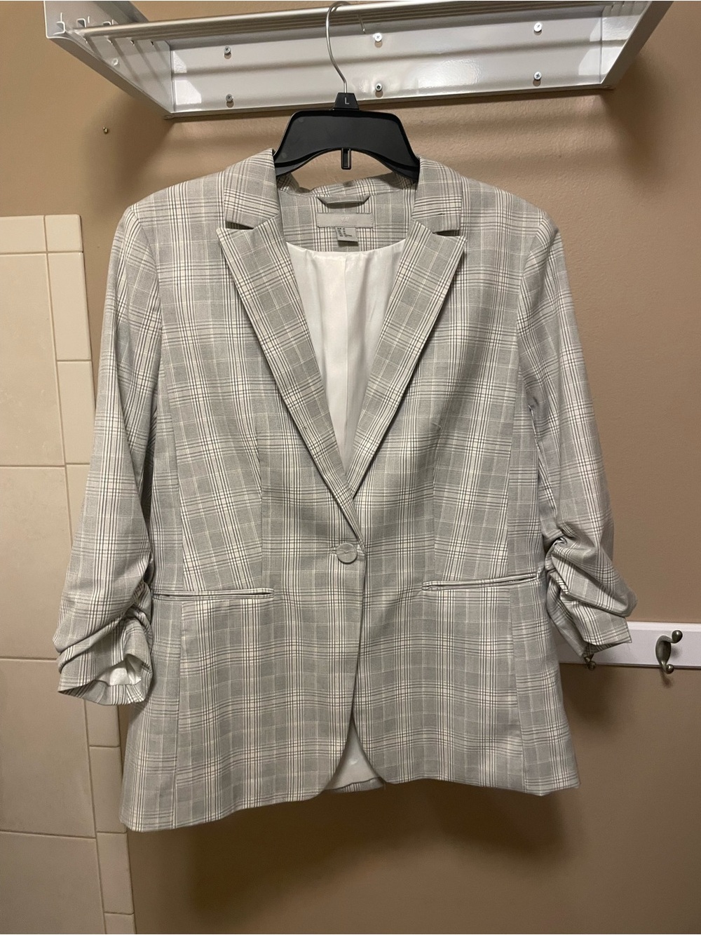 H&M Light Gray and White 3/4 Length Sleeve Plaid Women's Blazer